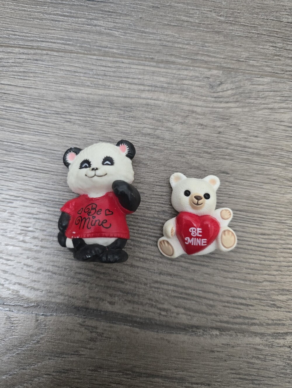Shirt Tales Hallmark Vintage Be Mine Pins Lot Of 2 Assessory